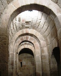 a neobvyklá spojovací chodba - tunel