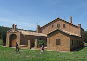 ke komplexu nového kláštera