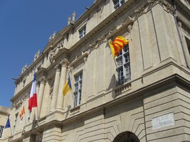 a svátečně vyšňořené radnice