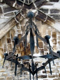 a zde detail stropu s lustrem