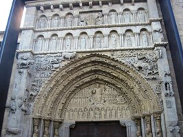 a portály dalších světských i církevních staveb