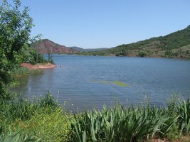 k přehradnínu jezeru Lac du Salagou