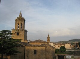 Vcházíme do města Puente la Reina