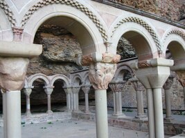 Báječně zachovalá křížová chodba,