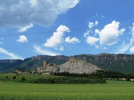 a vápencových dolů k přehradní nádrži