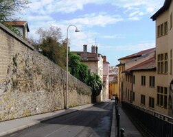 nebo takto svažité ulice