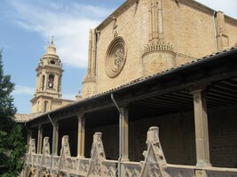 Z toho druhého je výhled nejen do vnitřku kláštera,