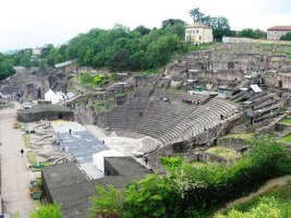 a o kus dále okrsek římsko-galských amfiteátrů