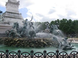 V Bordeax nás přivítala tato skvostná kašna,