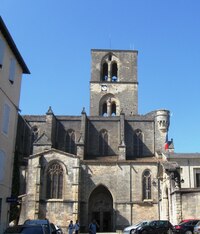 Městu vévodí tato katedrála