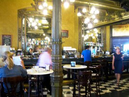 známá produkcemi místního operního sboru