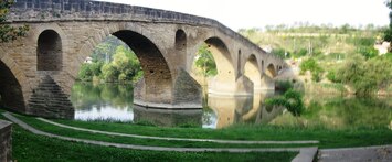 a já do škvíry v jeho pilíři ukládám věc,