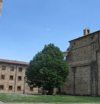 ke klášteru San Salvador Leyre z 9. století