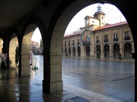 To už jsme v Aviles na radničním náměstí