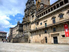 ... a na arkády paláce Gelmirez (též Arcibiskupského)