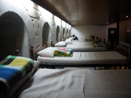 Poutníku, jak se ti spí v klášterní cele ?