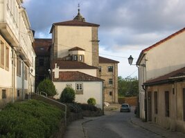 Klášter Belvis se vyhřívá v zapadajícím slubci