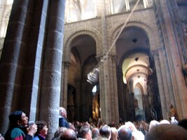 Na mši v katedrále se kývá tímto kadidlem