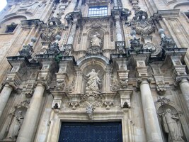 a portál chrámu při benediktinském klášteru