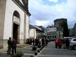 Hradní věž v pozadí je dnes turistická ubytovna, t.zv. Parador