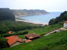 a několik malebných zálivů a pláží