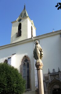 s Bohorodičkou před portálem