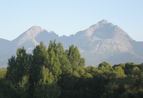 a nad nimi příslib modrojasu pro celou akci