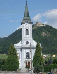 kde nám kyne za kostelní věží hrad