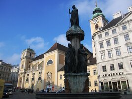 Náměstí Freyung a kostel benediktinského kláštera Schwedenkirche