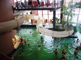 v 36 st. teplé termální vodě - sirné i jodové,