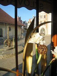 Pohled na EuroCity z kavárny Carpatia