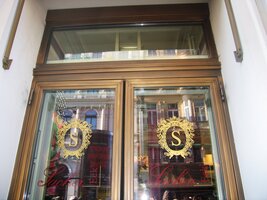 Entrée do staroslavného hotelu Sacher