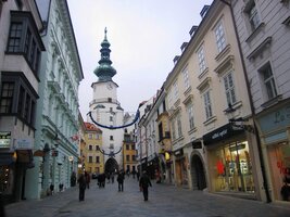 Michalská ulice, věž a brána