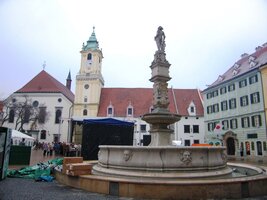 Hlavní náměstí se starou radnicí