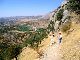 Sestup z bájného komagenského sídla Arsameia