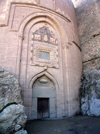 Do pevnosti se nesmí - nedávné průtrže mračen narušily zdivo...