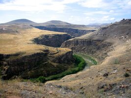 Achrajan shora - že si to aůe ta řeka meandruje jak chce!?