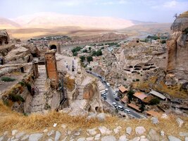 Lidské mraveniště pod pevností Hasanteyf