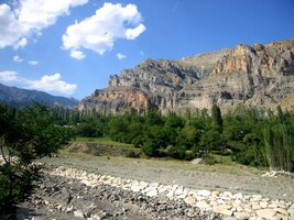 Dramatický průjezd povodňovou oblastí - všimněte si krajnice