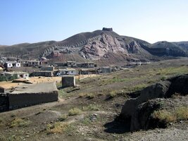 A protilehlá urartská pevnost tamtéž