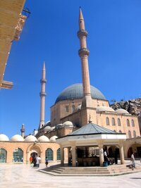 Nádvoří Abrahamovy mešity  s kašnou na špinavé nohy poutníků