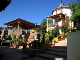 V.I.P agrohotel nad nuznou dobytkářskou vsí (20 km za Gazi Antep)