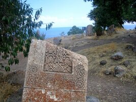 Náhrobek na druhé straně ostrova