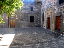 Nádvoříčko kláštera P.Marie