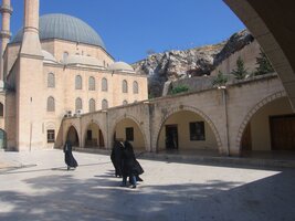 Sanli Urfa - islámské ženy opouštějí záchodek