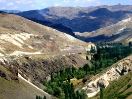 Dole to všechno semlela voda