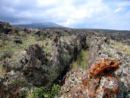 Lávové pole v průsmyku pod sopkou Tenderük