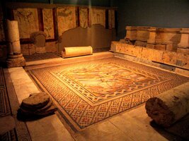 Rekonstrukce obytné síně tehdejšího římského obydlí