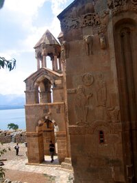 Přístavek předního portálu