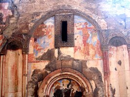 O freskách ani nemluvě...